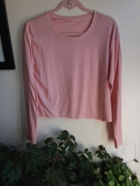 Women's Long Sleeve Crewneck Top - Light Pink